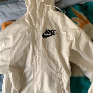 Women’s Nike Windrunner size small